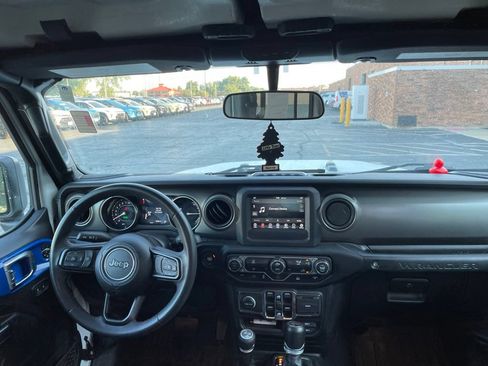 Used 2023 Jeep Wrangler Unlimited AWD/4WD image 16