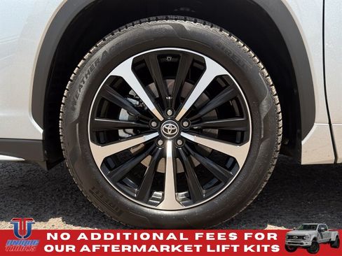 Used 2021 Toyota Highlander XSE AWD/4WD image 11