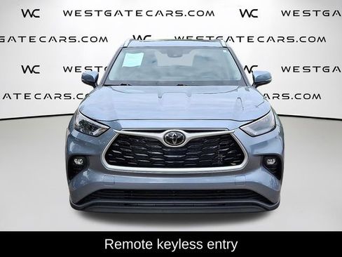 Used 2023 Toyota Highlander XLE image 4