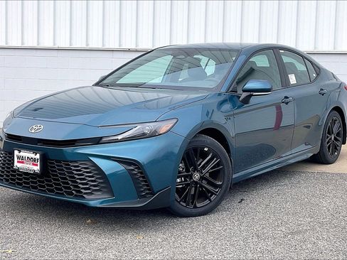 New 2026 Toyota Camry SE image 2