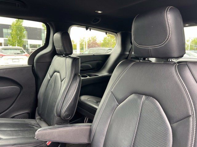 Used 2018 Chrysler Pacifica Touring-L Plus w/ S Appearance Package FWD image 30