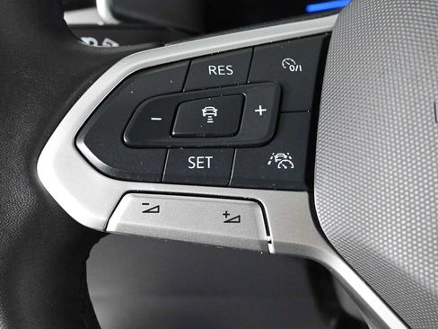 Certified 2025 Volkswagen Taos SE AWD/4WD image 19