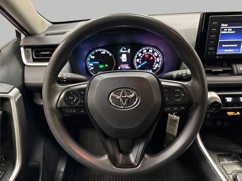 Used 2021 Toyota RAV4 LE image 14
