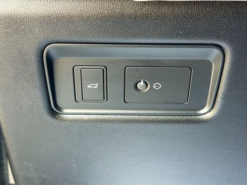 Used 2020 Land Rover Range Rover Sport SVR image 35