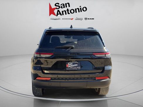 New 2025 Jeep Grand Cherokee Altitude RWD image 7