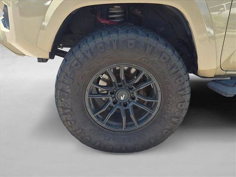 Used 2017 Toyota Tacoma Limited w/ Tow Package AWD/4WD image 16