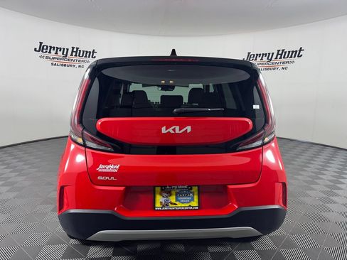 Used 2025 Kia Soul LX FWD image 7