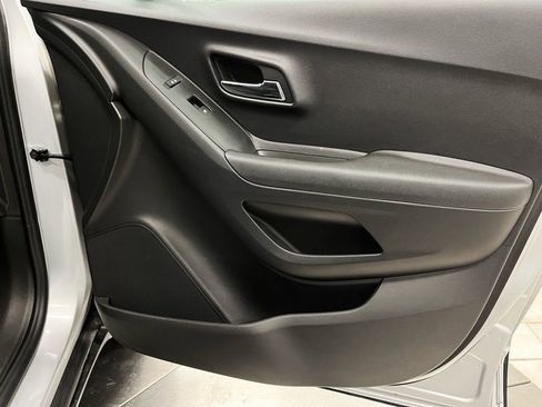 Used 2020 Chevrolet Trax LT w/ Redline Edition image 30