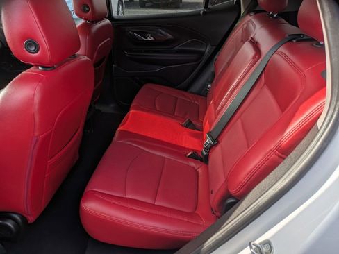 Used 2022 GMC Terrain SLE image 19