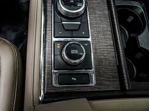 Used 2021 Ford Expedition Max Limited image 18