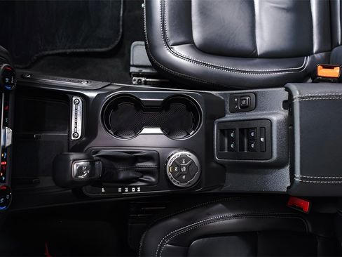 Used 2025 Ford Bronco Outer Banks image 18