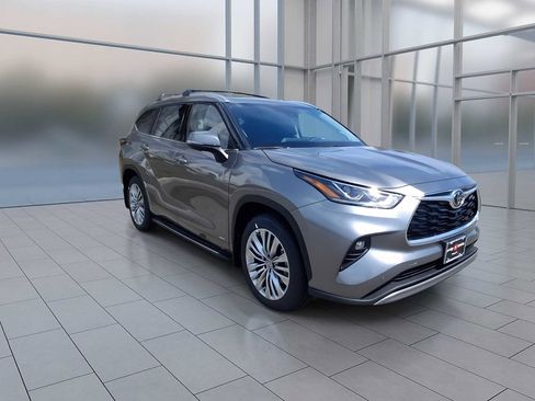New 2026 Toyota Highlander Platinum AWD/4WD image 5