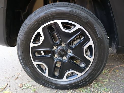 Used 2017 Jeep Renegade Trailhawk AWD/4WD image 43