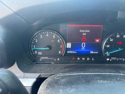 Used 2022 Ford Explorer XLT w/ Equipment Group 202A AWD/4WD image 11