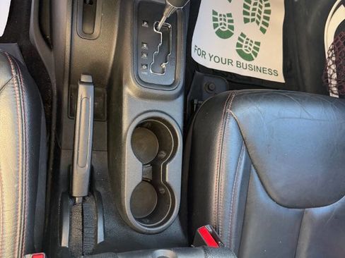 Used 2018 Jeep Wrangler Unlimited Rubicon image 14