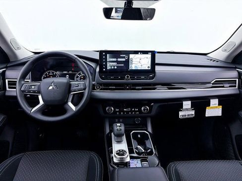 New 2025 Mitsubishi Outlander ES image 20