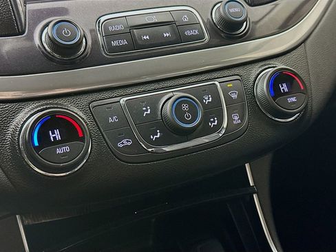 Used 2017 Chevrolet Impala LT image 18