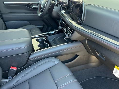 New 2026 Chevrolet Suburban RST w/ RST Capability Package AWD/4WD image 16