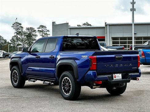 Certified 2025 Toyota Tacoma TRD Off-Road image 6