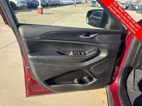 Used 2023 Jeep Grand Cherokee L Laredo image 15