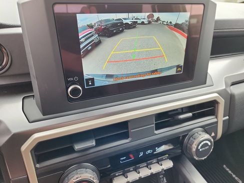 Used 2025 Toyota Tacoma SR5 AWD/4WD image 21