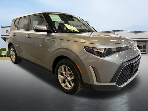 Used 2025 Kia Soul LX w/ LX Technology Package image 8