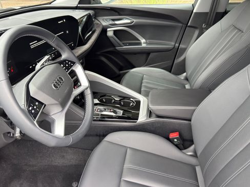 Certified 2025 Audi Q5 Premium w/ Convenience Package AWD/4WD image 10