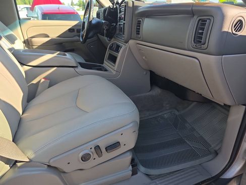 Used 2005 Chevrolet Tahoe LT w/ LT Preferred Equipment Group AWD/4WD image 10