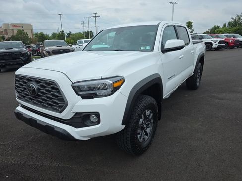 Used 2023 Toyota Tacoma TRD Off-Road w/ Technology Package AWD/4WD image 3