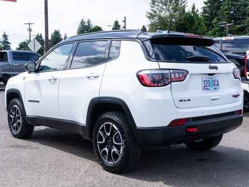 Used 2025 Jeep Compass Trailhawk AWD/4WD image 4