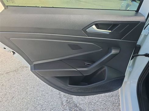 Used 2023 Volkswagen Jetta SE w/ Panoramic Sunroof Package FWD image 10