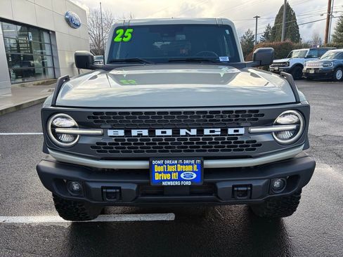 Used 2025 Ford Bronco Badlands image 2
