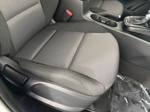 Used 2025 Kia Soul LX w/ LX Technology Package FWD image 27