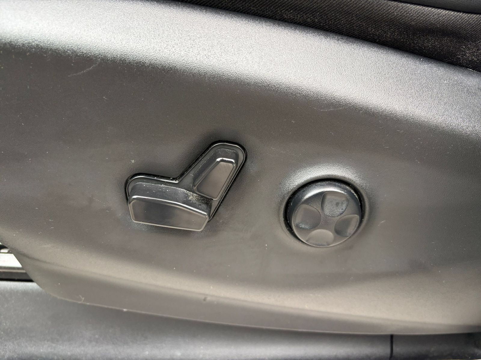Used 2024 Chrysler Pacifica Touring-L FWD image 21