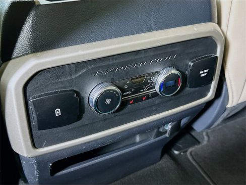 Used 2024 Ford Expedition Limited image 33
