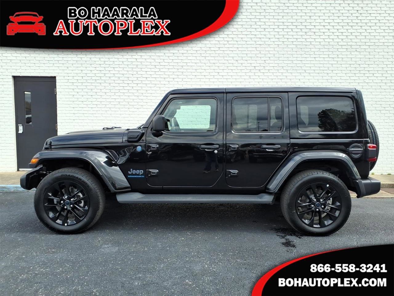 Used 2025 Jeep Wrangler Unlimited Sahara AWD/4WD image 1