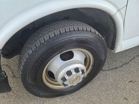 Used 2018 Chevrolet Express 4500 Extended w/ Driver Convenience Package image 43