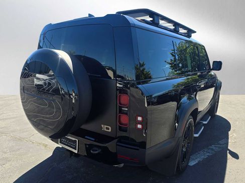 Used 2023 Land Rover Defender 130 SE image 5