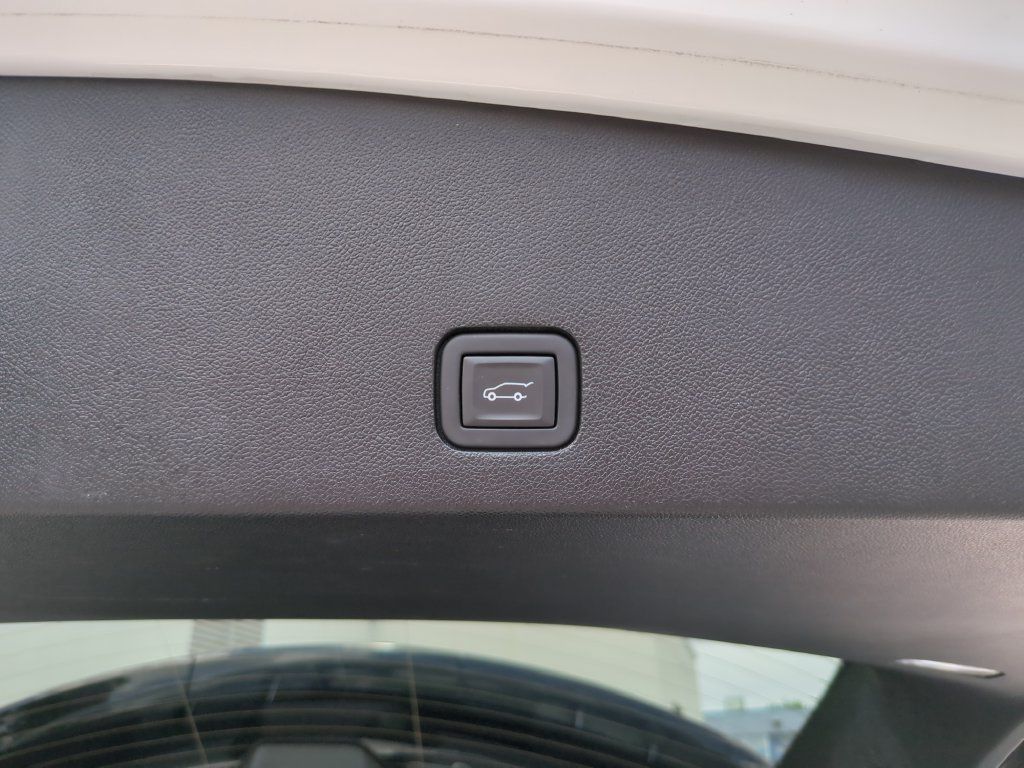 Used 2024 Cadillac XT6 Sport AWD/4WD image 16