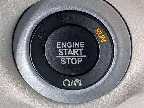 Certified 2024 Chrysler Pacifica Touring-L image 19