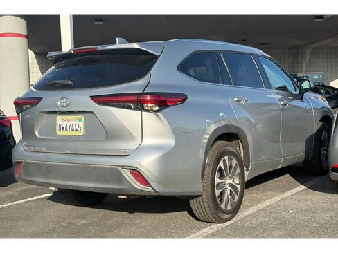 Used 2021 Toyota Highlander XLE image 5