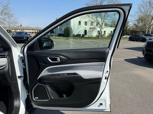 Used 2023 Jeep Compass Latitude w/ Sun and Sound Group image 31