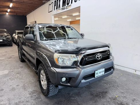 Used 2015 Toyota Tacoma 4x4 Double Cab w/ SR5 Package image 2