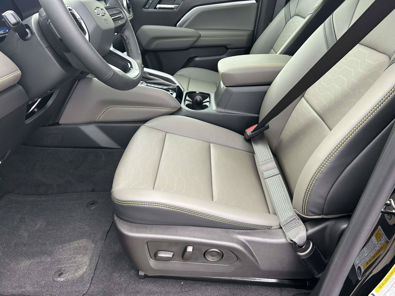 New 2026 Chevrolet Colorado ZR2 w/ Technology Package AWD/4WD image 18