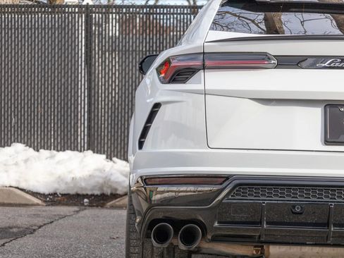Used 2022 Lamborghini Urus image 23