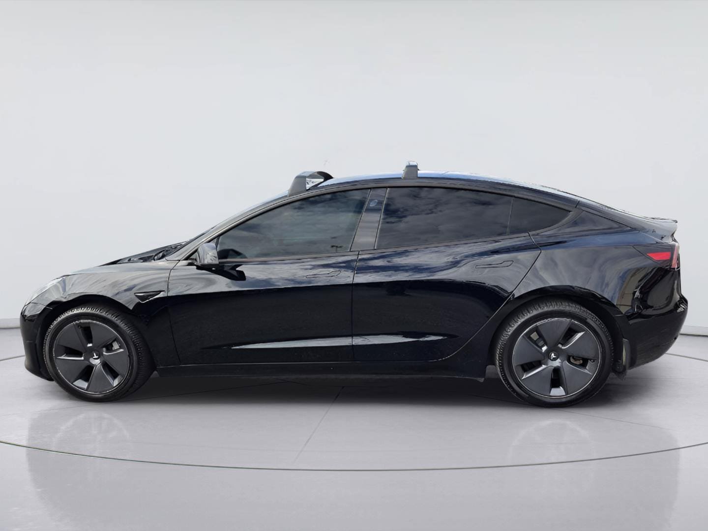 Used 2023 Tesla Model 3 Standard Range RWD image 5