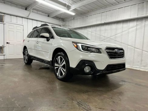 Used 2019 Subaru Outback 2.5i Limited AWD/4WD image 2