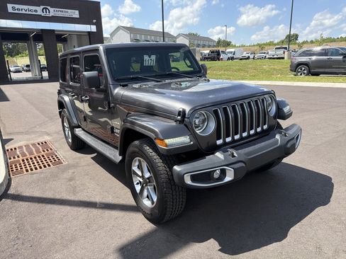 Used 2022 Jeep Wrangler Unlimited Sahara w/ LED Lighting Group AWD/4WD image 5