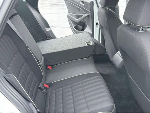 Used 2024 Volkswagen Jetta Sport image 31