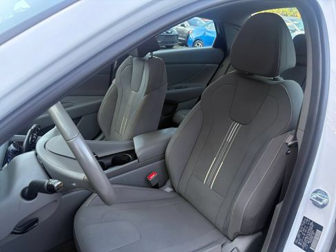 Used 2025 Hyundai Elantra SEL FWD image 30